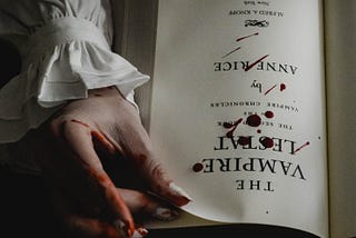 Vampiros na literatura: Que tal um date especial para o Halloween?