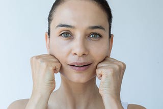 5 effective exercises to slim down your face