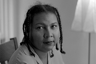 Tentang bell hooks: Mempertanyakan Kesetaraan