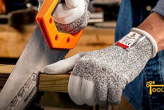 How Safety Gloves Improve Carpentry Efficiency
