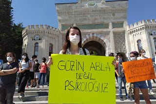 İstanbul Üniversitesi Psikoloji bölümü öğrencileri eylemde