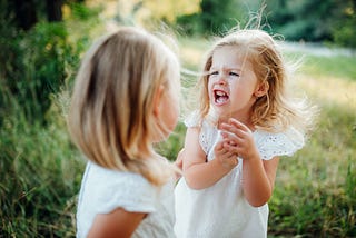 This Is How Parental Narcissism Takes a Huge Toll on Sibling Relationships