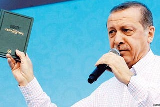 Erdoğan’ın “Tanrı Kompleksi” ve Bir Siyasi İletişim Tekniği Olarak “Tanrısallık”