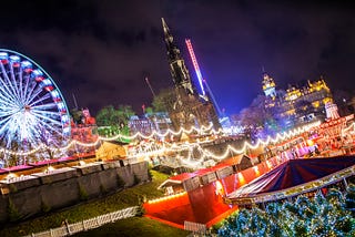 Edinburgh Christmas Markets © Adobe Stock