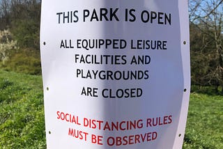 Reading Council note outside Balmore Park informing that Social Distancing rules must be observed.