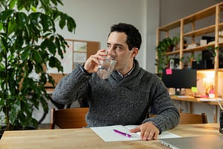 Stay hydrated at work, Photo credit: Pexels