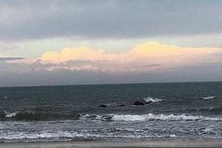 An image of Atlantic Ocean waves coming onto Savannah, Georgia coastal shore