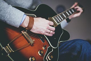 Benefits of learning guitar by a professional guitarist