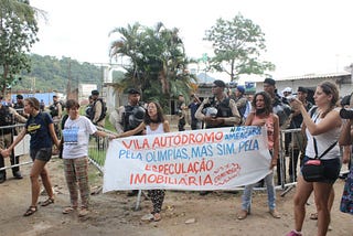 A menos de cinco meses das Olimpíadas, remoções avançam, mas Vila Autódromo resiste