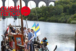 La galère ukrainienne sur l’Aulne, à Port-Launay, dans le Finistère.