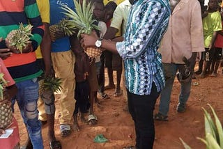 Abd Salam shares Pineapple 🍍