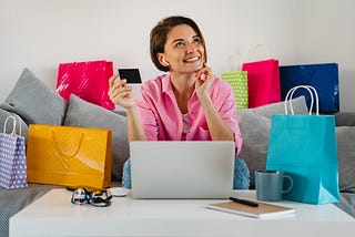Which are the benefits of selling goods in online marketplaces?