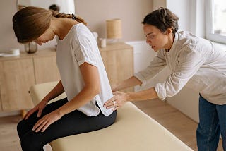 腰背疼痛舒緩：撥筋整復的有效方法