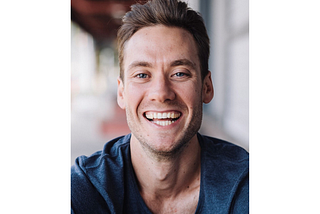 Rösten Bakom Vitala — Mathias Olofsson