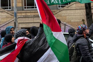 “Free, free Palestine” el grito de miles en Seattle por el pueblo palestino