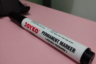 Pendahuluan:
  - Spidol permanen Joyko penting untuk berbagai kegiatan (kantor, sekolah, kreatif).