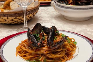 Spaghetti with Mussels and Tomato Sauce