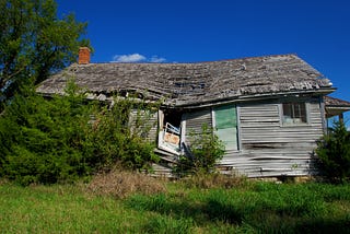 Homebuyers: Look for These 6 Weird Red Flags in Real Estate Listing Photos