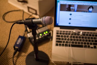 #RegistrareTutto: il podcasting come atto militante.
