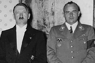 Adolf Hitler ve Hans Frank. Polonya Kasabı Hitler’in avukatı ve ilk suç ortaklarından, namı diğer Polonya kasabı