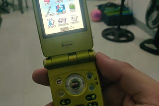 Panasonic DoCoMo P901i: The phone for a Y2K Frutiger Aero enthusiast
