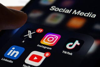 The 10 Biggest Social Media Challenges B2C Businesses Will Face in 2026 (And How to Overcome Them)