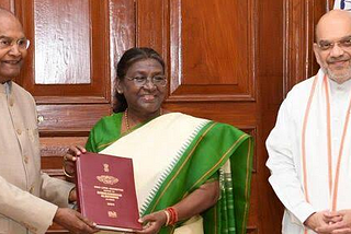 Ram Nath Kovind, the chairman of the high-level committee on One Nation, One Election, presents the report to President Droupadi Murmu, in New Delhi on Thursday.