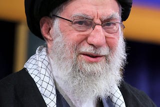 Paradoks Khamenei: Imam Tertinggi Revolusi Penggemar Sastra