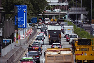 不是小朋友都要做選擇：繼續順從汽車需求，抑或改變困局？