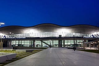 Zagreb Airport, Walkway to Taxi Zagreb and TransferHero pick-up points