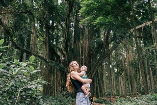 A picture of a mother and her baby in the tropical forest.