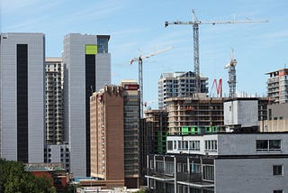A construction site symbolizing efficiency and productive construction planning and scheduling with TaskTag.