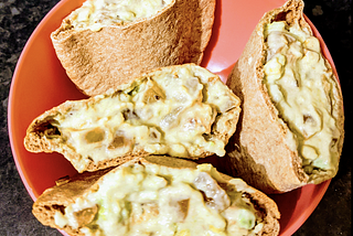 FIT RECIPE : Chicken & Guacamole Pita Pockets