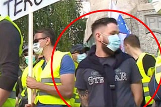 Šokantno: neonacisti uporabljajo nacistični pozdrav
