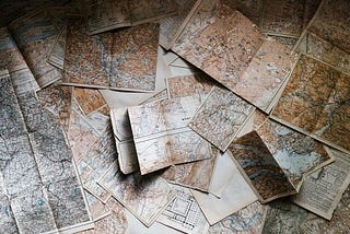 muchos mapas antiguos (decorativo)