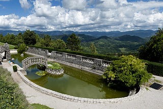 Štanjel: brezčasna utrjena vas na Krasu