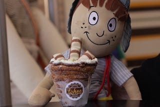 Tchoo Churros aposta na turma do Chaves para criar experiência gourmet