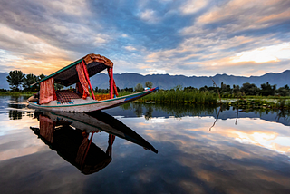 “UNVEILING THE CHARMS OF KASHMIR: YOUR ULTIMATE GUIDE TO AN UNFORGETTABLE SUMMER ESCAPE”