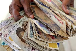CBN APPROVES RE-DISBURSEMENT OF OLD NAIRA NOTES_ CITIZENS REJECT BANKNOTES.