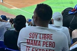 Image posted by Damian Palente on Instagram of a Cuban man in exile attending the World Baseball Classic wearing a t-shirt that reads ‘Soy libre mama, pero te extrano’ or ‘Mom, I am free but I miss you.’