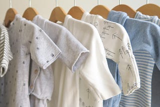 132 pieces, the impressive number of clothes your baby outgrows within its 1st year!