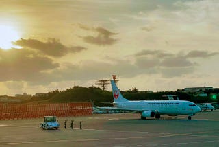 The farewell gestures of the ground staff at the airport