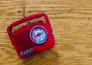 A model of a red vintage radio.