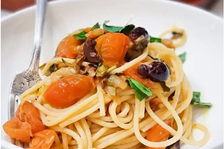 Spaghetti with fresh tomato and olives