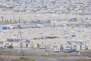 A despedida do campo de refugiados Chamischku, no Iraque