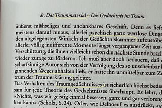 German text about dreams. Typical compound words are highlighted.