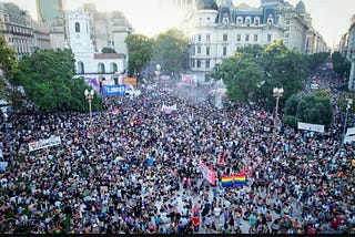 Marcha del Orgullo Antifascista: narrar la resistencia desde la diversidad