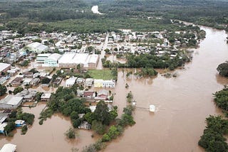 A culpa dos desastres climáticos — a interação entre os seres humanos e a natureza