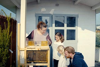 La storia di Beeing, la startup nata per la salvaguardia delle api.