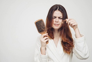 What are the health benefits of Biotin and how does it help to prevent hair loss